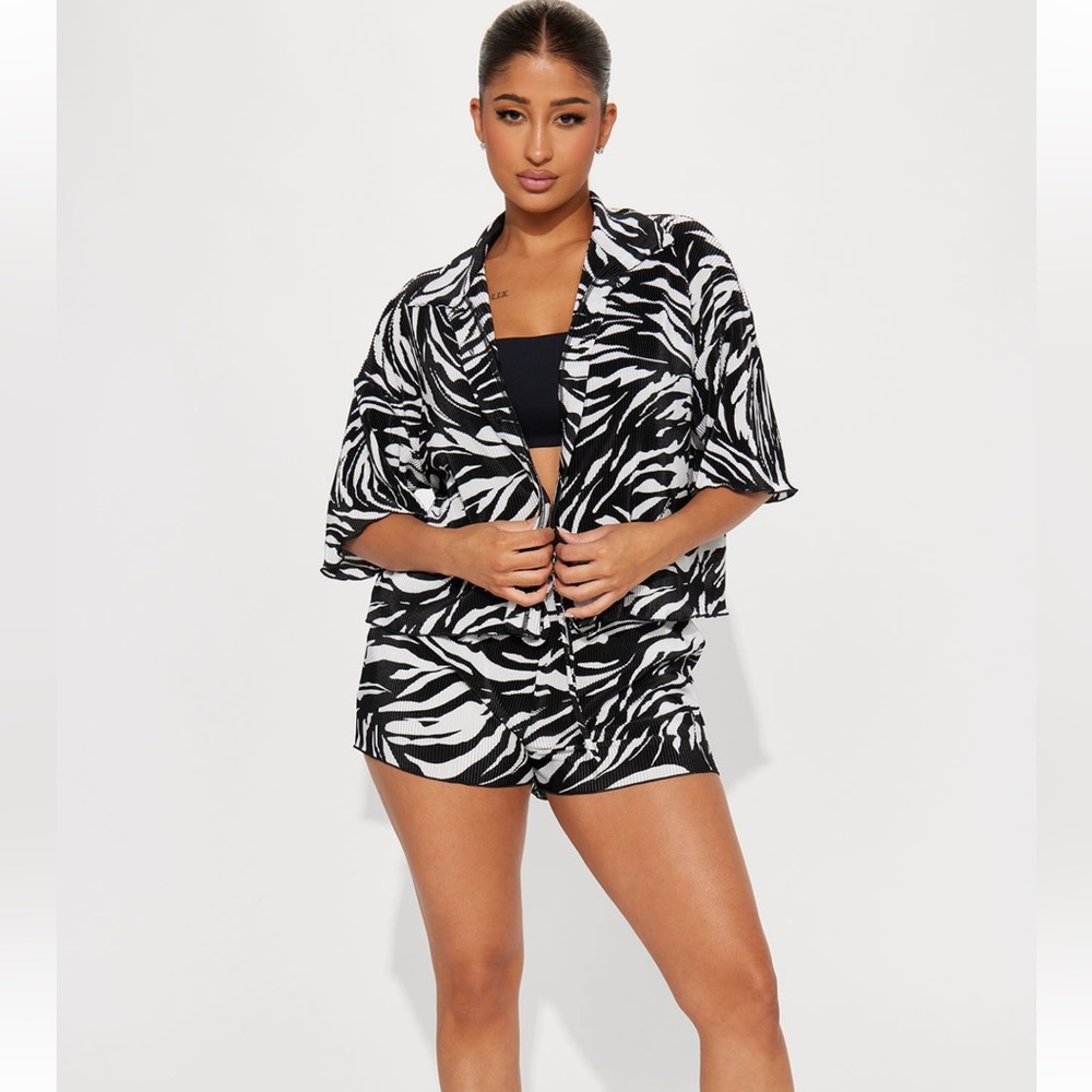 Amalia Plisse Short Set - Black/White